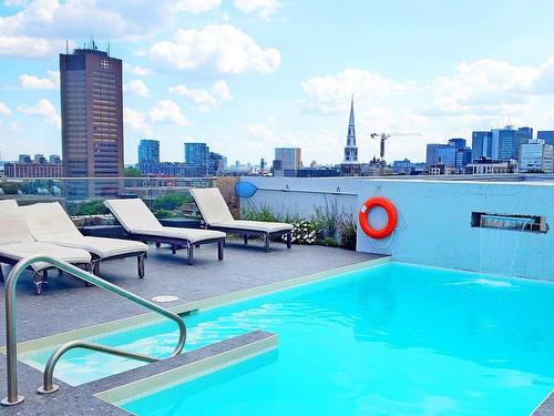 Piscine - 501-1575 Rue Gareau, Montréal (Ville-Marie), QC - Outdoor With In Ground Pool With View