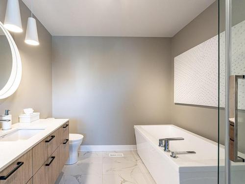 Bathroom - 26 Place Boulay, Saint-Basile-Le-Grand, QC 