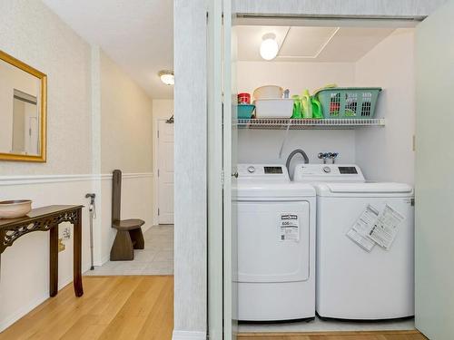 301-1500 Elford St, Victoria, BC - Indoor Photo Showing Laundry Room