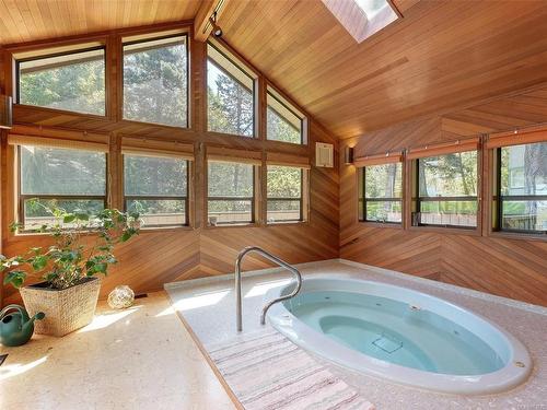 11316 Ravenscroft Pl, North Saanich, BC - Indoor Photo Showing Other Room With In Ground Pool