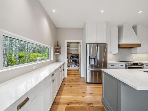 660 Medalist Ave, Colwood, BC - Indoor Photo Showing Kitchen