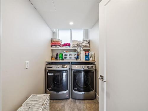 660 Medalist Ave, Colwood, BC - Indoor Photo Showing Laundry Room