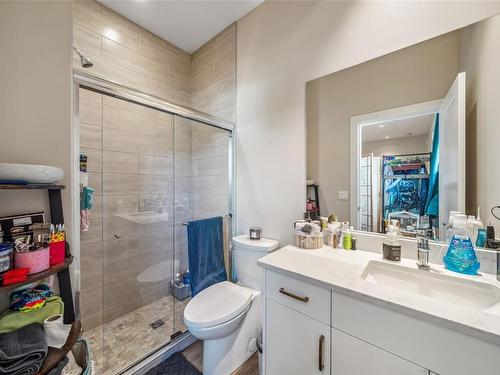 660 Medalist Ave, Colwood, BC - Indoor Photo Showing Bathroom