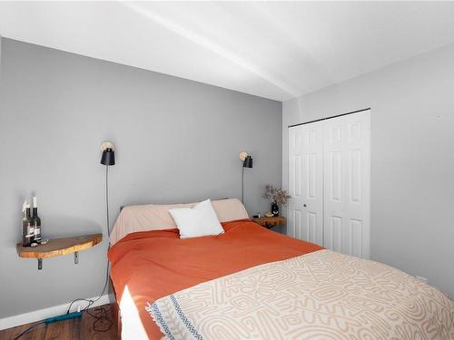 207-2647 Graham St, Victoria, BC - Indoor Photo Showing Bedroom