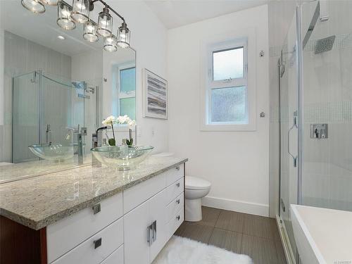 2487 Cadboro Heights Lane, Saanich, BC - Indoor Photo Showing Bathroom