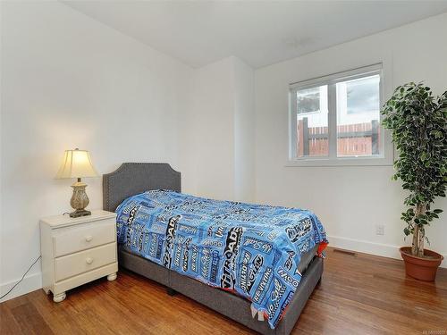 2487 Cadboro Heights Lane, Saanich, BC - Indoor Photo Showing Bedroom