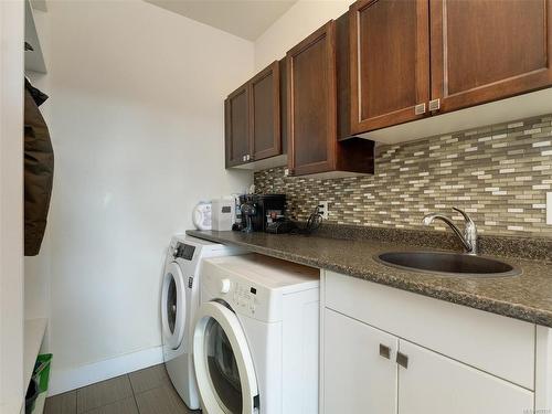 2487 Cadboro Heights Lane, Saanich, BC - Indoor Photo Showing Laundry Room