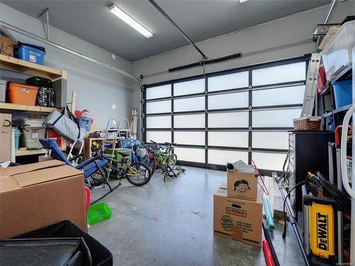 2487 Cadboro Heights Lane, Saanich, BC - Indoor Photo Showing Garage
