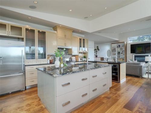 2487 Cadboro Heights Lane, Saanich, BC - Indoor Photo Showing Kitchen With Upgraded Kitchen