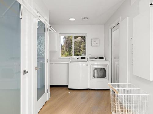 1218 Deloume Rd, Mill Bay, BC - Indoor Photo Showing Laundry Room