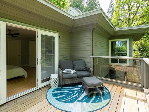 901 Haliburton Rd, Saanich, BC - Outdoor With Deck Patio Veranda With Exterior