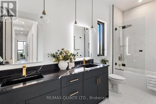 667C Dundas Street E, Belleville, ON - Indoor Photo Showing Bathroom