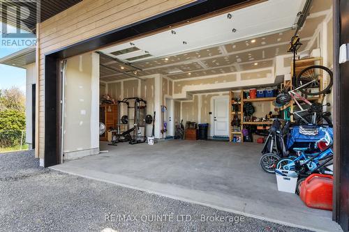 667C Dundas Street E, Belleville, ON - Indoor Photo Showing Garage