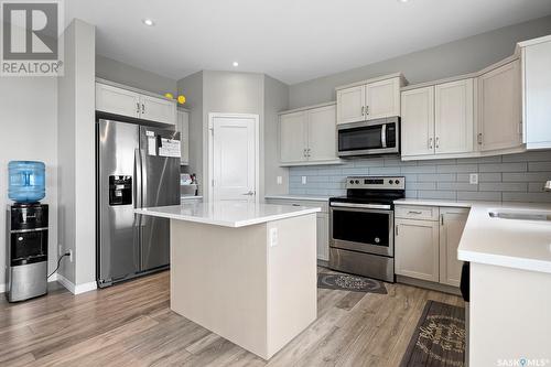 8116 Barley Crescent, Regina, SK - Indoor Photo Showing Kitchen With Stainless Steel Kitchen With Upgraded Kitchen