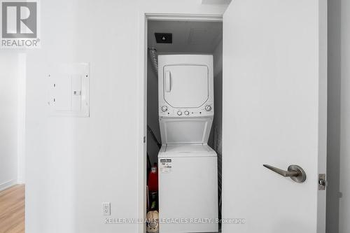1211 - 501 Yonge Street, Toronto, ON - Indoor Photo Showing Laundry Room