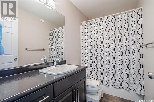 447 Henick Crescent, Saskatoon, SK - Indoor Photo Showing Bathroom