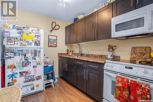 447 Henick Crescent, Saskatoon, SK - Indoor Photo Showing Kitchen