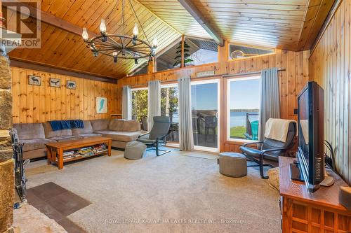 61 Beaver Drive, Kawartha Lakes, ON - Indoor Photo Showing Living Room