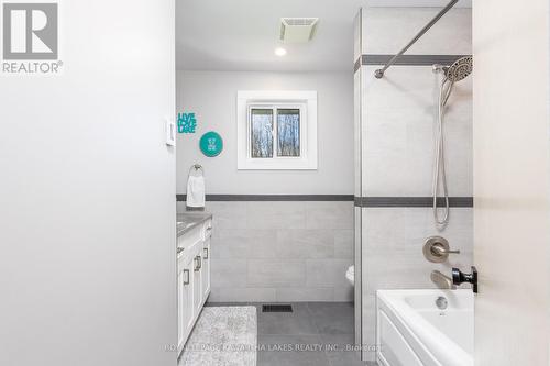 61 Beaver Drive, Kawartha Lakes, ON - Indoor Photo Showing Bathroom