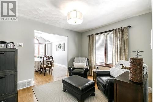 1616 Madison, Sudbury, ON - Indoor Photo Showing Living Room