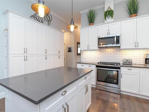 1218 Nova Crt, Langford, BC - Indoor Photo Showing Kitchen