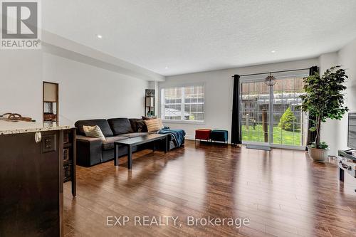 43 Woolwich Street, Kitchener, ON - Indoor Photo Showing Living Room