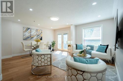 7192 Frontier Ridge, Mississauga, ON - Indoor Photo Showing Living Room