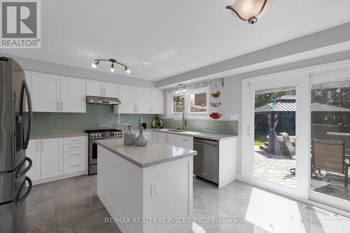 60 Curtis Drive, Brampton, ON - Indoor Photo Showing Kitchen