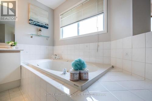 901 Grandview Street N, Oshawa, ON - Indoor Photo Showing Bathroom