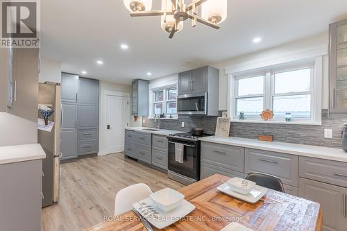168 Victoria Street N, Port Hope, ON - Indoor Photo Showing Kitchen With Upgraded Kitchen