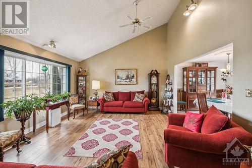 139 Bay Road, Lombardy, ON - Indoor Photo Showing Living Room