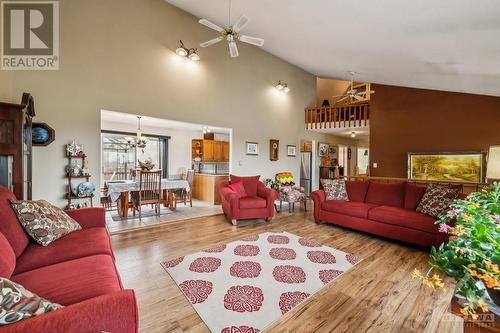 139 Bay Road, Lombardy, ON - Indoor Photo Showing Living Room