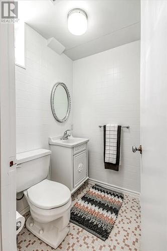295 John Street, Sudbury, ON - Indoor Photo Showing Bathroom