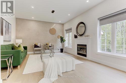 22 Skywood Drive, Richmond Hill, ON - Indoor With Fireplace