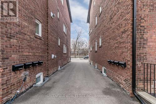 117 Chaplin Crescent, Toronto, ON - Outdoor