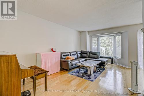 39 Eagleview Crescent, Toronto (Steeles), ON - Indoor Photo Showing Living Room