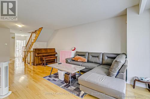 39 Eagleview Crescent, Toronto (Steeles), ON - Indoor Photo Showing Living Room