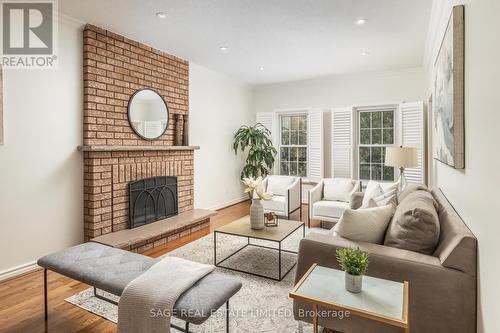 78 Gatcombe Circle, Richmond Hill, ON - Indoor Photo Showing Living Room With Fireplace