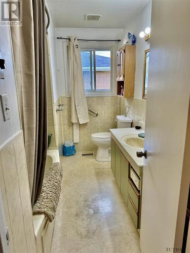 2 Seaborne Cres, Kapuskasing, ON - Indoor Photo Showing Bathroom
