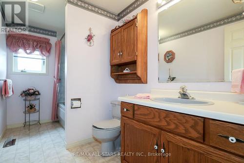 80 Crosswind Road, Kawartha Lakes, ON - Indoor Photo Showing Bathroom