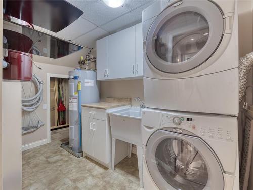 505-250 Marina Way, Penticton, BC - Indoor Photo Showing Laundry Room