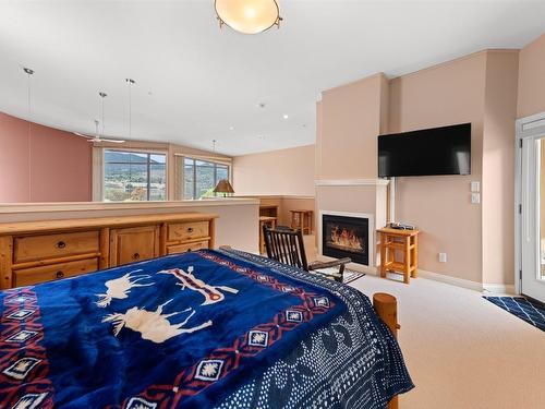 505-250 Marina Way, Penticton, BC - Indoor Photo Showing Bedroom With Fireplace