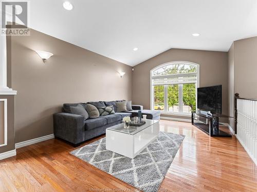 3699 Deerbrook Drive, Windsor, ON - Indoor Photo Showing Living Room