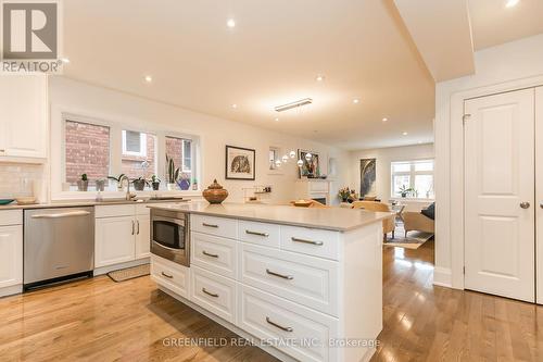 117 Chaplin Crescent, Toronto (Yonge-Eglinton), ON - Indoor Photo Showing Kitchen