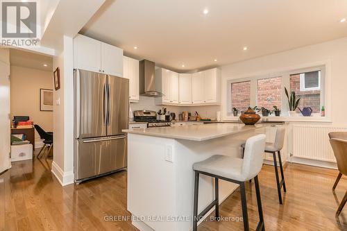 117 Chaplin Crescent, Toronto, ON - Indoor Photo Showing Kitchen With Upgraded Kitchen