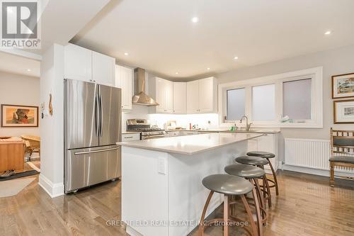 117 Chaplin Crescent, Toronto, ON - Indoor Photo Showing Kitchen With Upgraded Kitchen