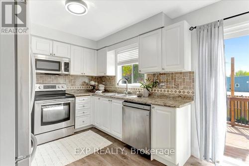 35 Reid Crescent, Collingwood, ON - Indoor Photo Showing Kitchen With Double Sink