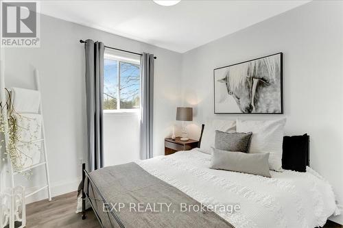 35 Reid Crescent, Collingwood, ON - Indoor Photo Showing Bedroom