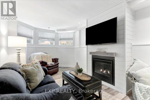 35 Reid Crescent, Collingwood, ON - Indoor Photo Showing Living Room With Fireplace