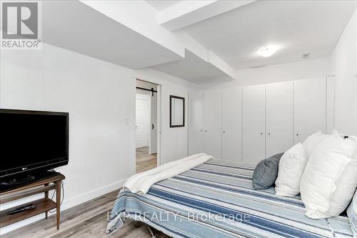 35 Reid Crescent, Collingwood, ON - Indoor Photo Showing Bedroom